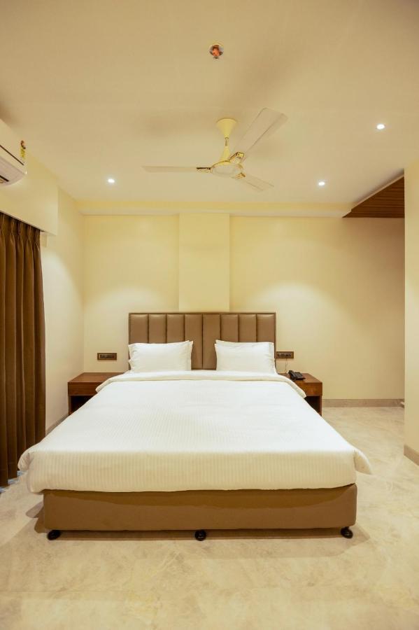 The Majestic Boutique Hotel Мумбаи Экстерьер фото